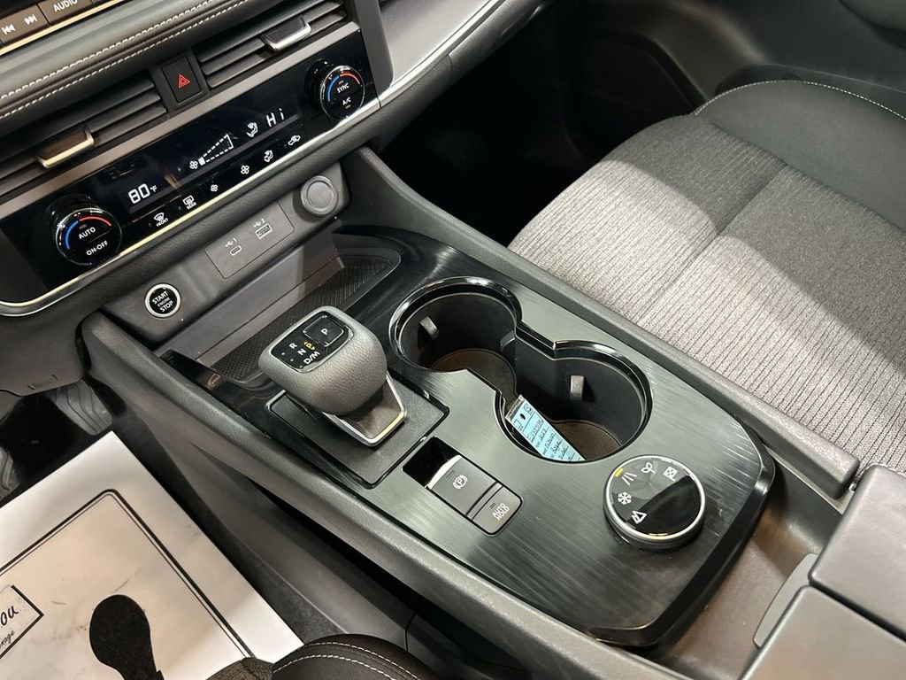 Used 2023 Nissan Rogue SV image 17