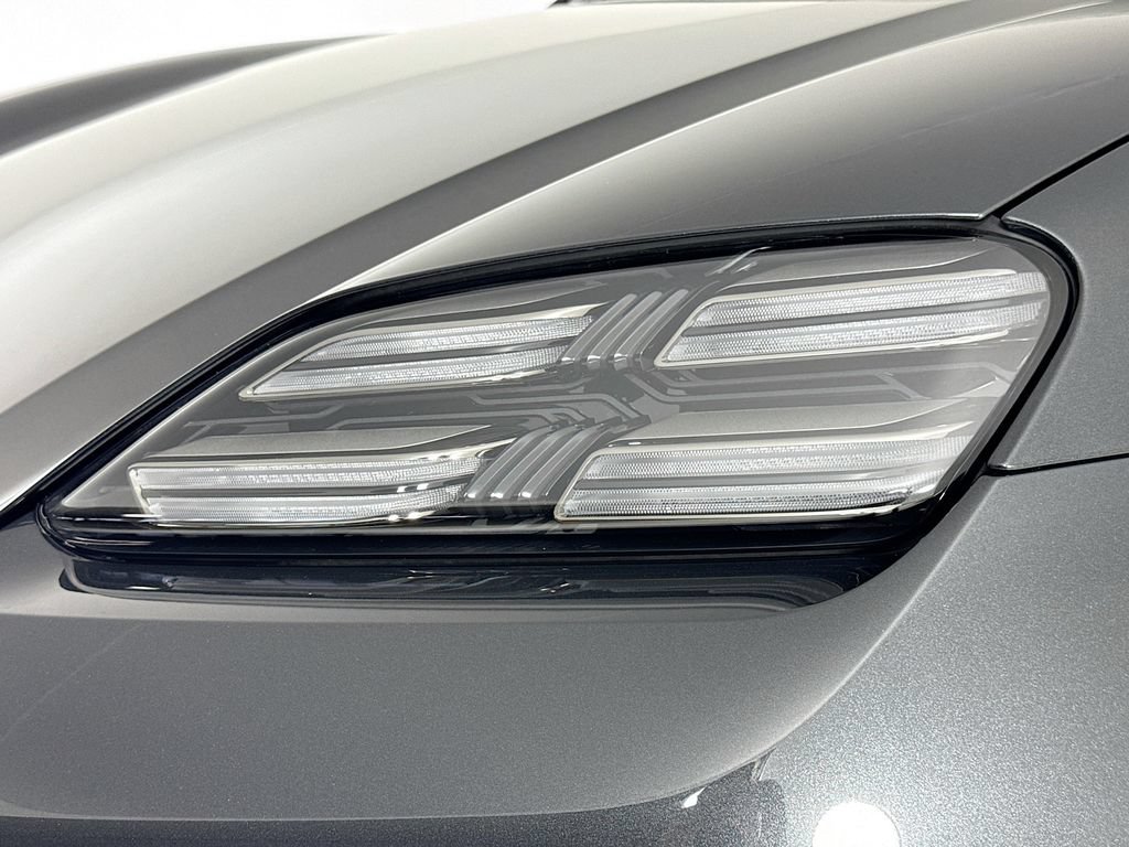 Certified 2024 Porsche Macan 4 Electric AWD/4WD image 28