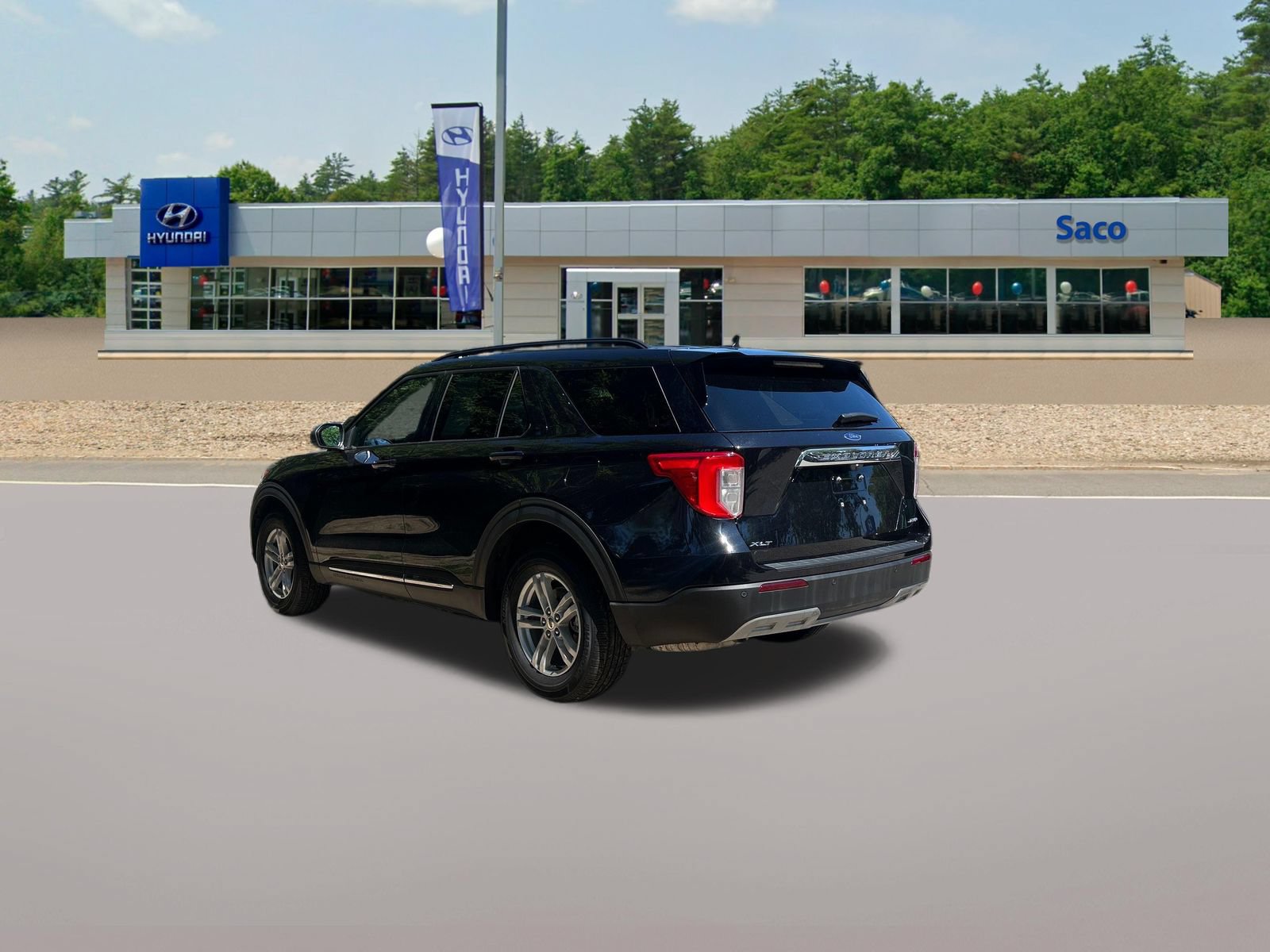 Used 2024 Ford Explorer XLT w/ Equipment Group 202A AWD/4WD image 8