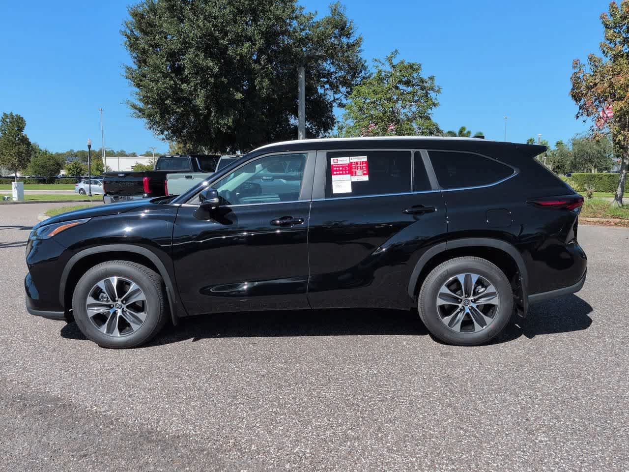 New 2026 Toyota Highlander XLE AWD/4WD image 3
