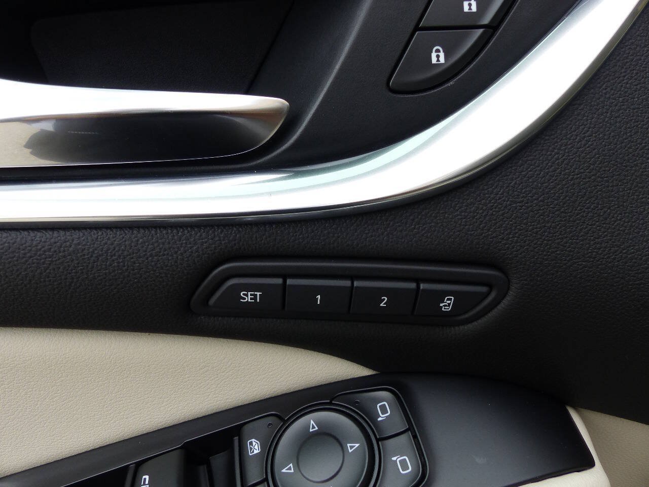 Used 2022 Buick Enclave Premium w/ Surround and Sites Package FWD image 22