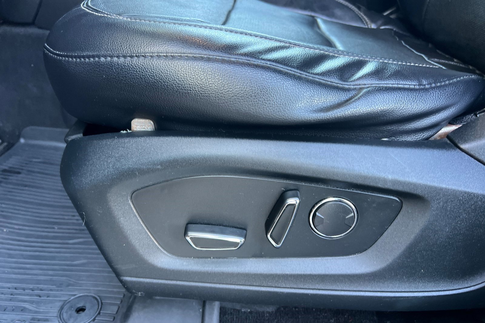 Used 2020 Ford Explorer Limited image 13