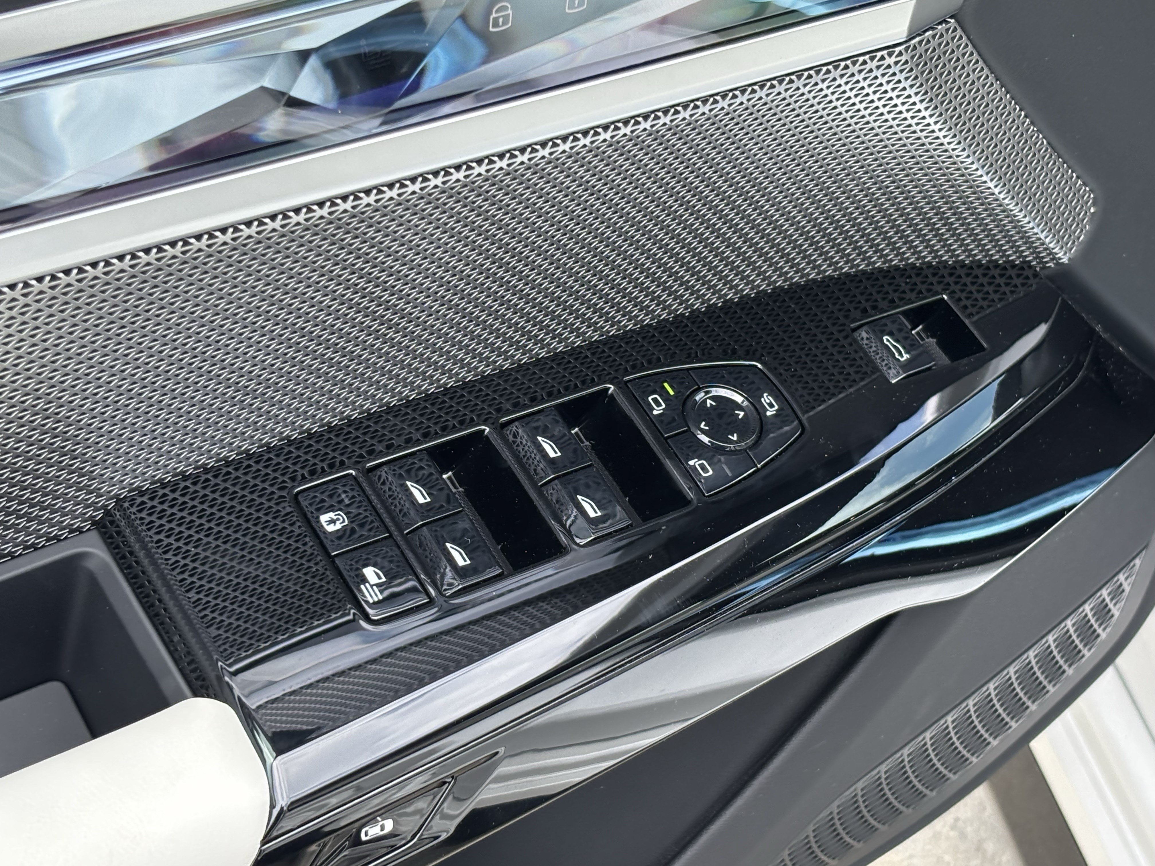New 2026 BMW 750e xDrive AWD/4WD image 19