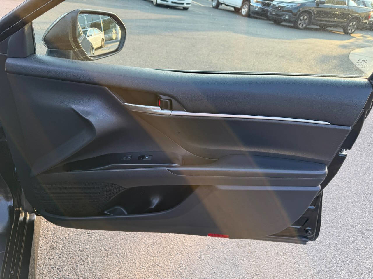 Used 2020 Toyota Camry LE image 27