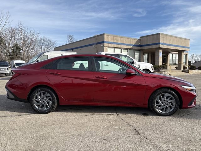 Used 2024 Hyundai Elantra SEL image 4