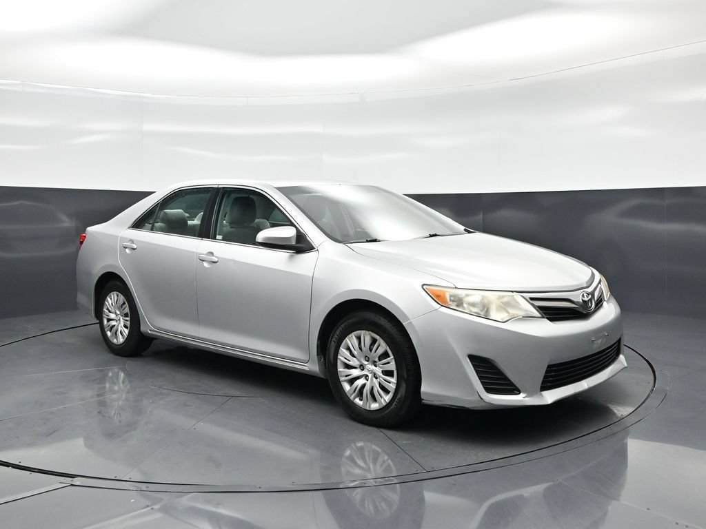 Used 2014 Toyota Camry LE FWD image 18