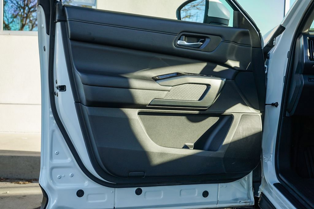 Used 2024 Nissan Pathfinder SL image 19