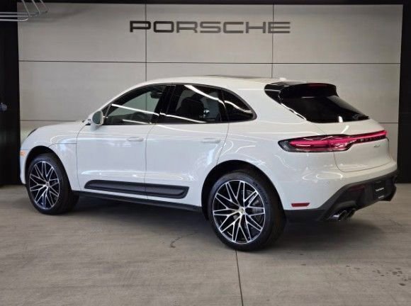 Certified 2025 Porsche Macan AWD/4WD image 3
