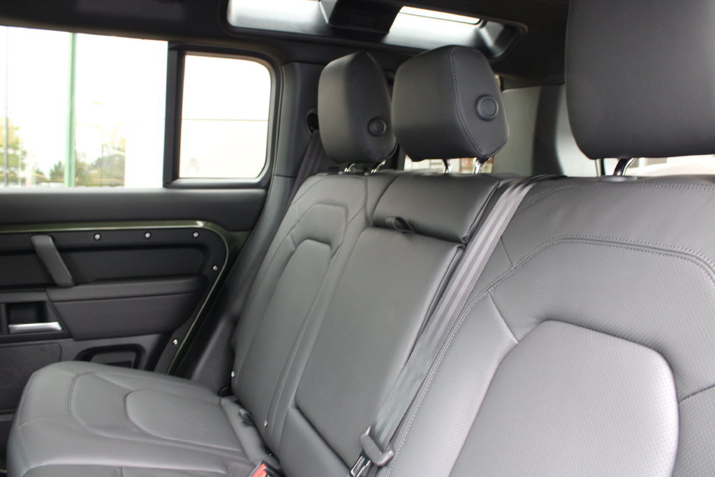 New 2026 Land Rover Defender 110 X-Dynamic SE AWD/4WD image 9