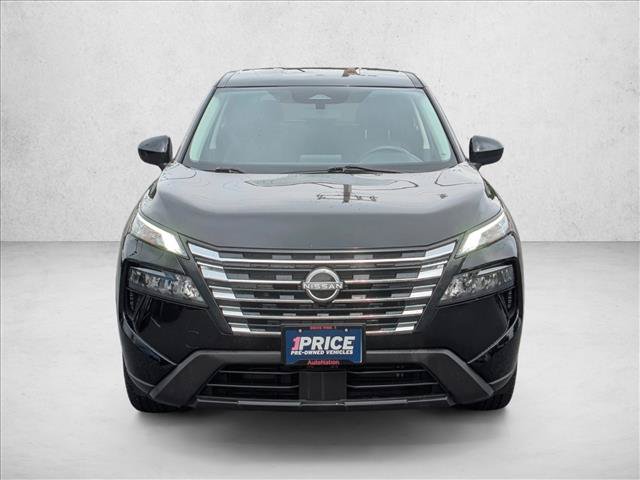 Used 2024 Nissan Rogue SV AWD/4WD image 2