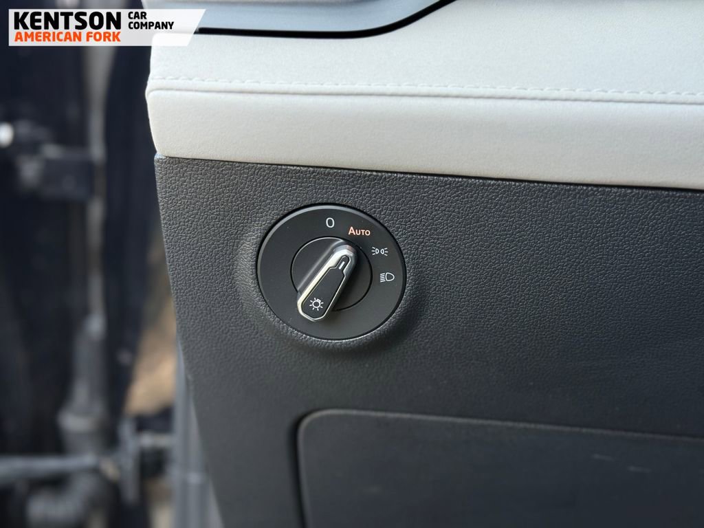 Used 2025 Volkswagen Taos SE image 23