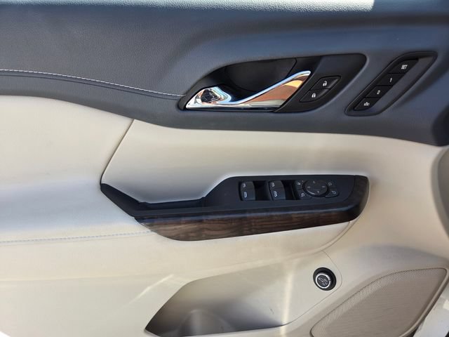 Used 2023 GMC Acadia Denali w/ Denali Technology Package FWD image 16
