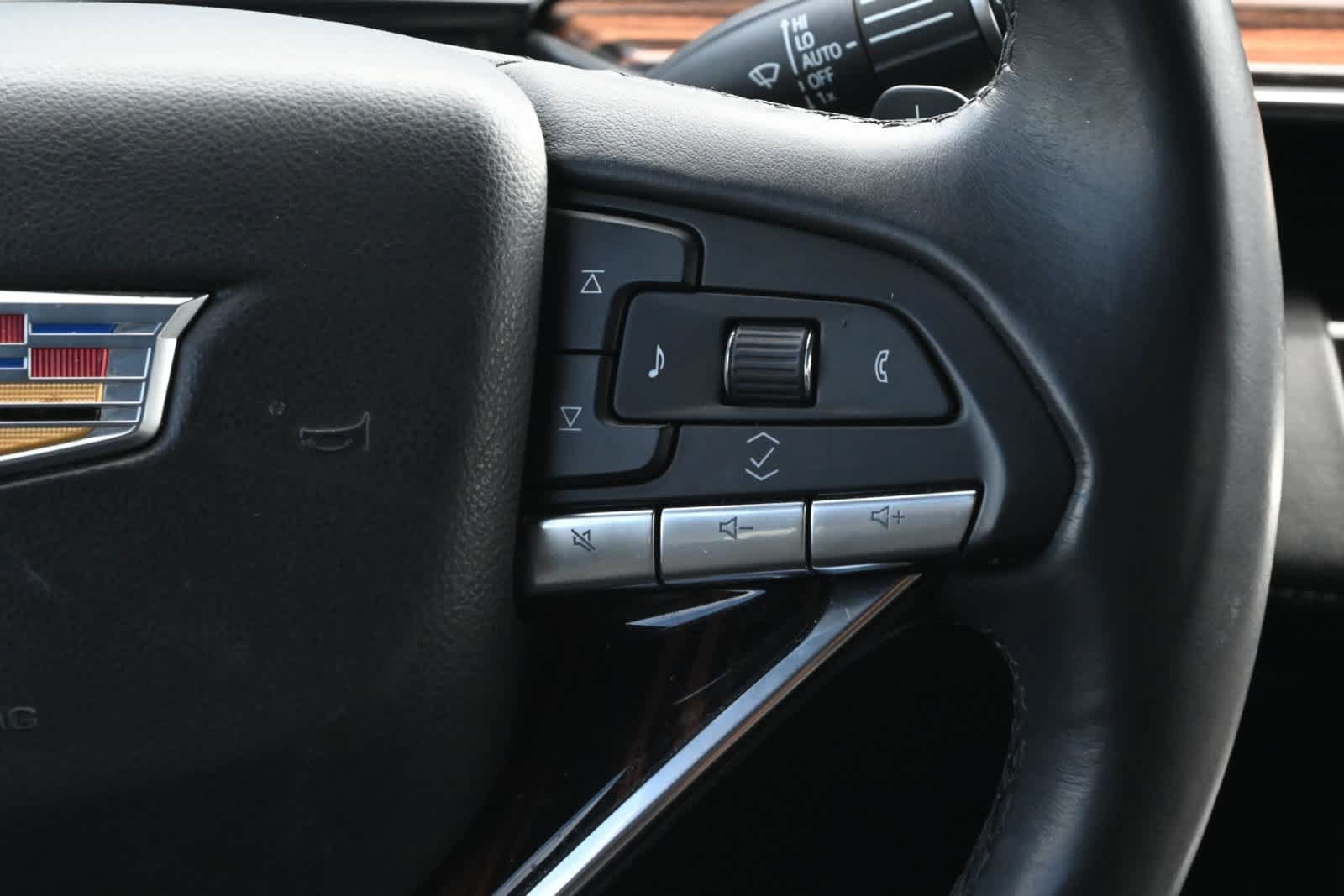 Used 2024 Cadillac Escalade Luxury RWD image 11