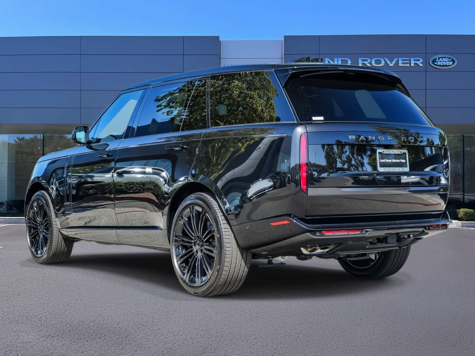 New 2026 Land Rover Range Rover Long Wheelbase SE AWD/4WD image 6