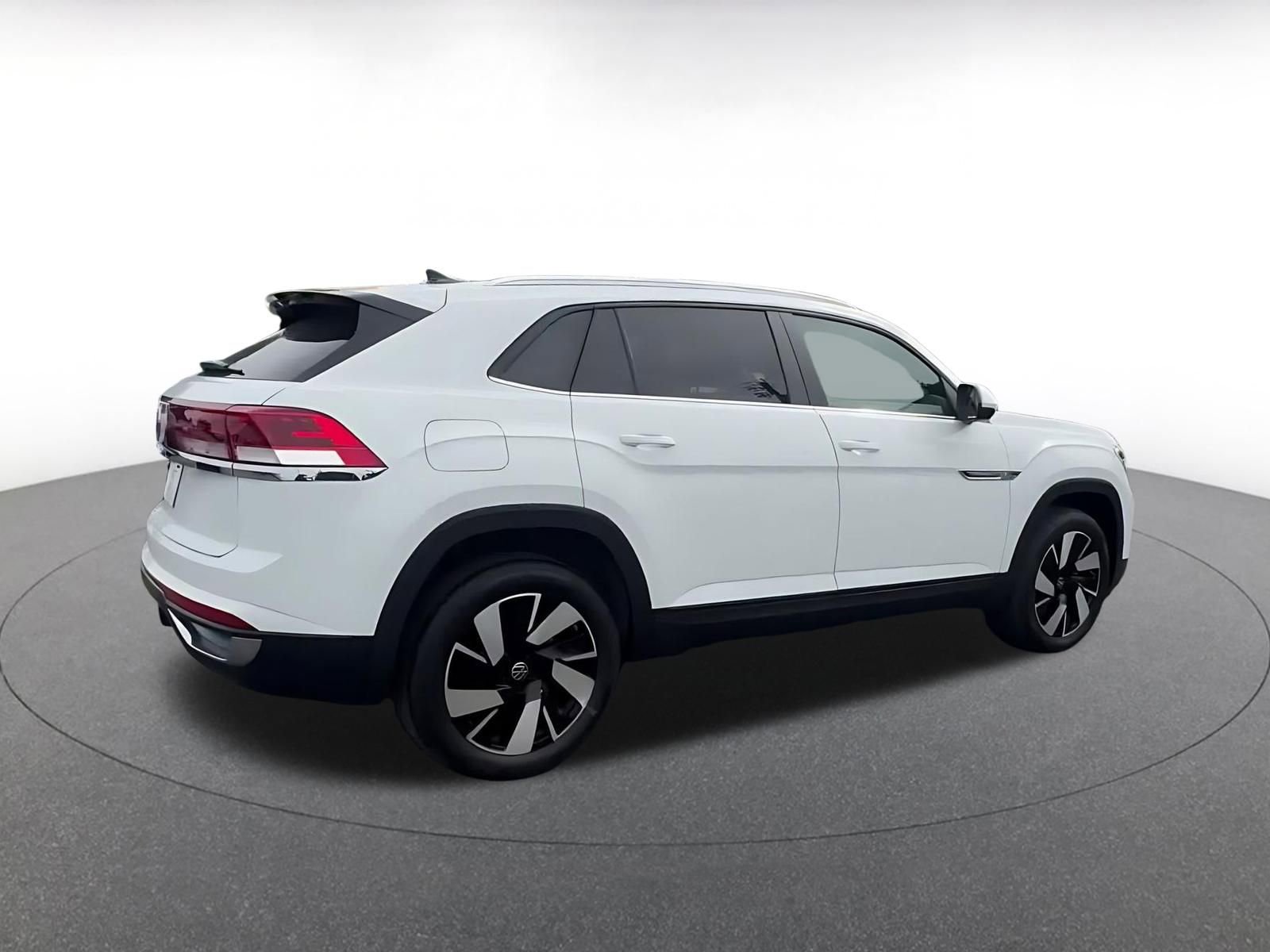 Used 2025 Volkswagen Atlas Cross Sport SE FWD image 15