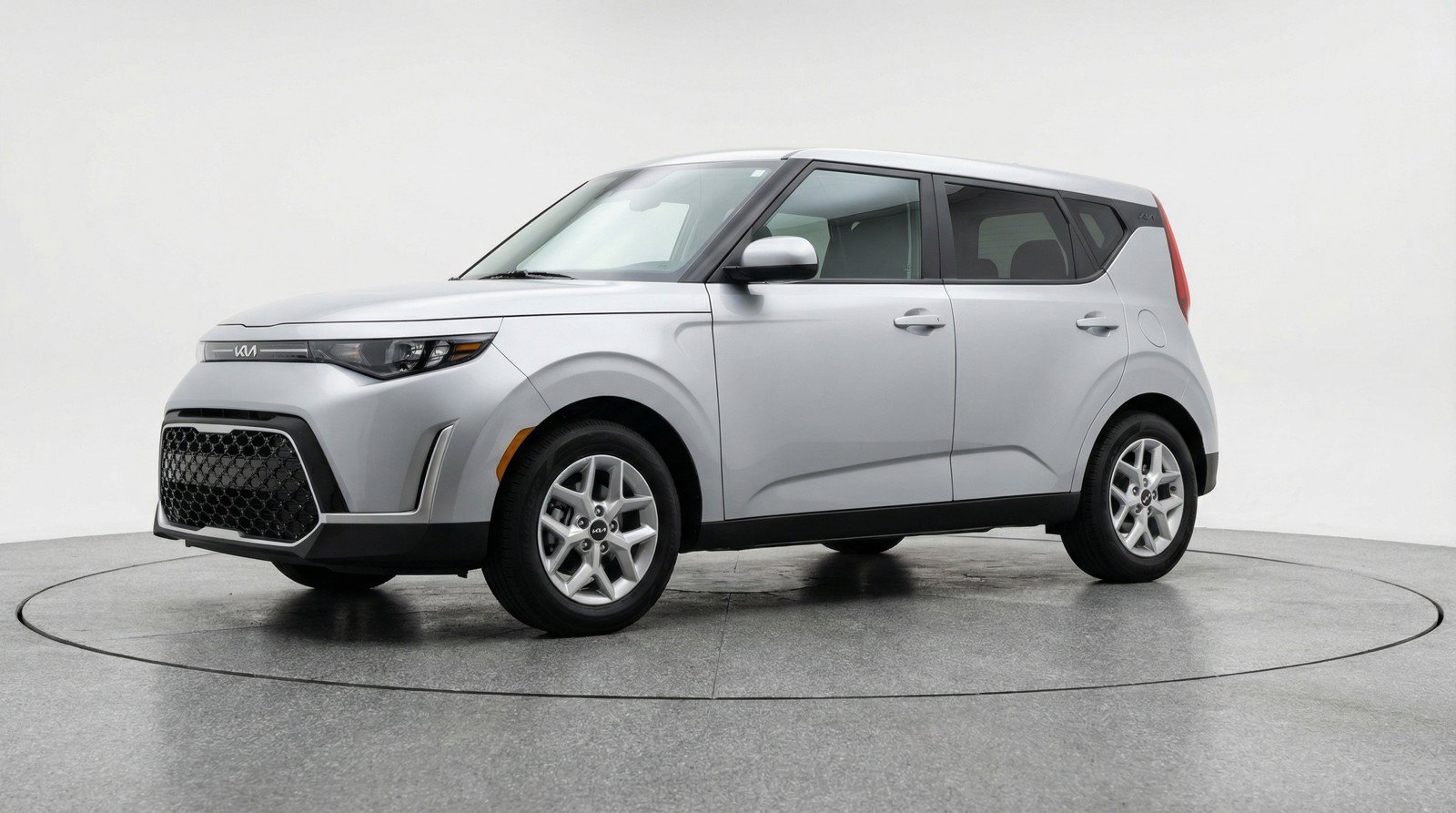 Used 2025 Kia Soul LX w/ LX Technology Package FWD image 3