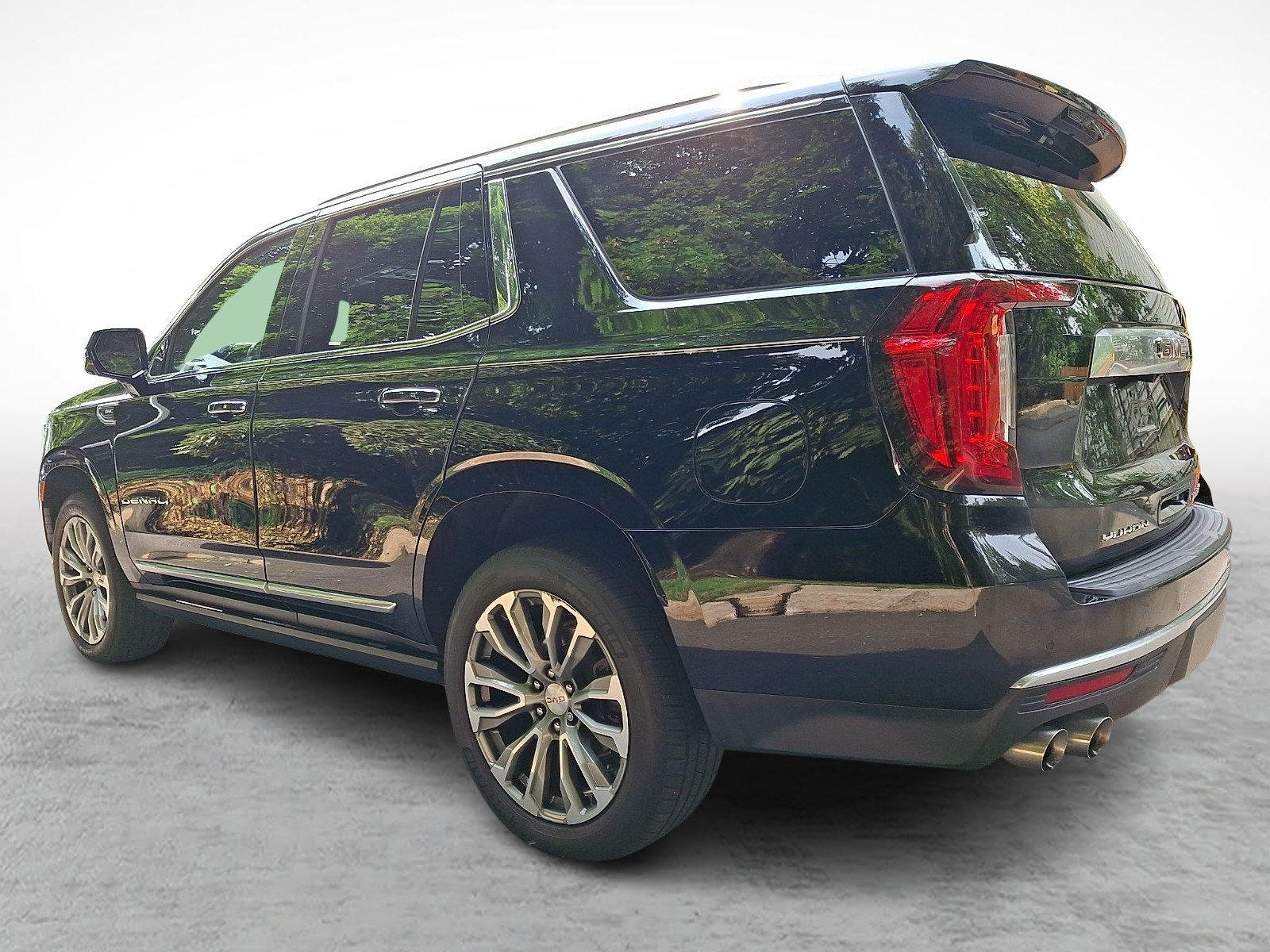 Used 2021 GMC Yukon Denali w/ Denali Premium Package AWD/4WD image 4