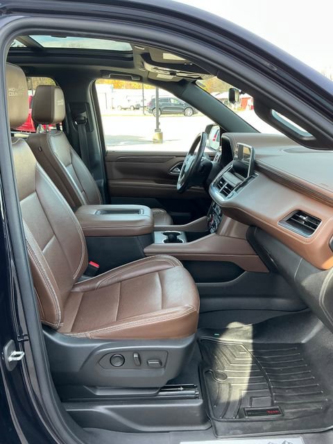 Used 2022 Chevrolet Suburban High Country image 11