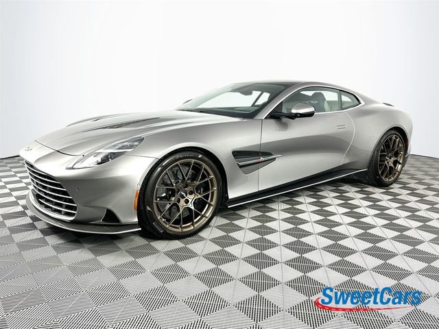 Used 2025 Aston Martin Vanquish RWD image 3