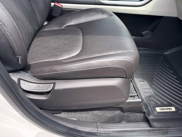 Used 2024 Kia Carnival LX FWD image 14