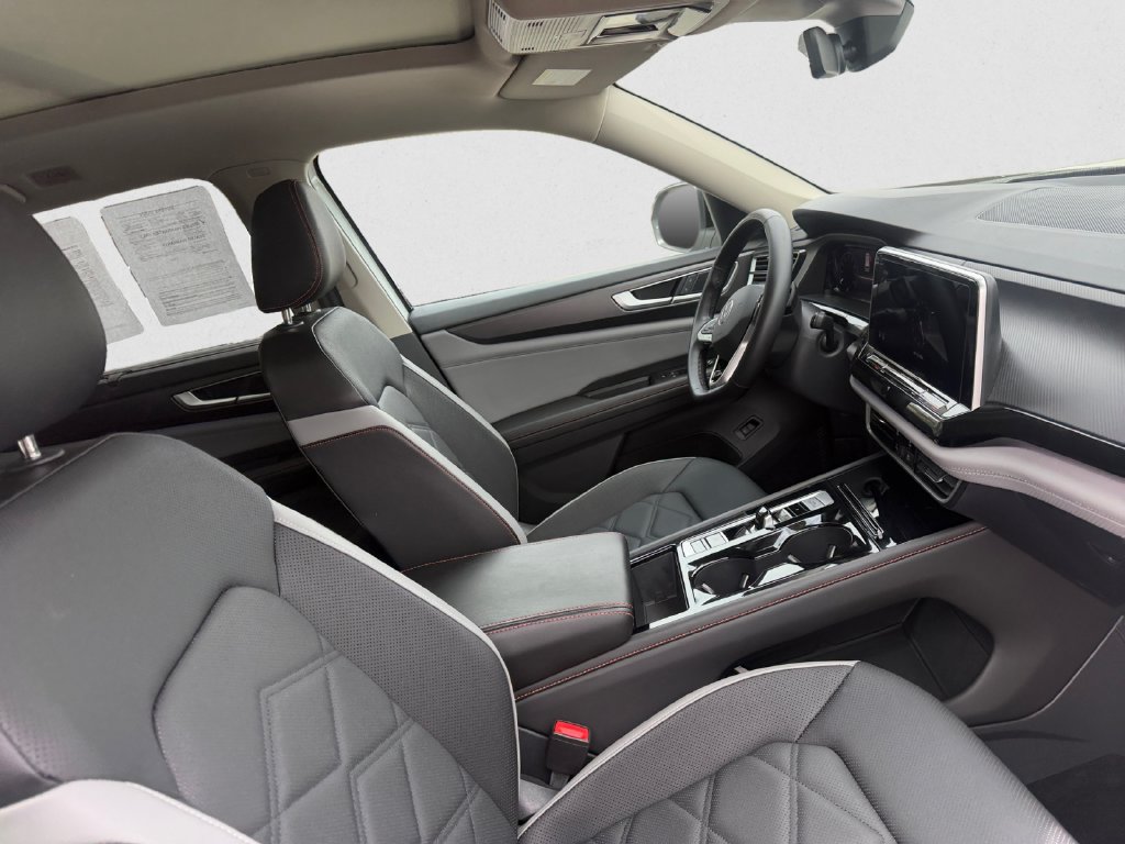 Certified 2025 Volkswagen Atlas Peak Edition SE AWD/4WD image 15