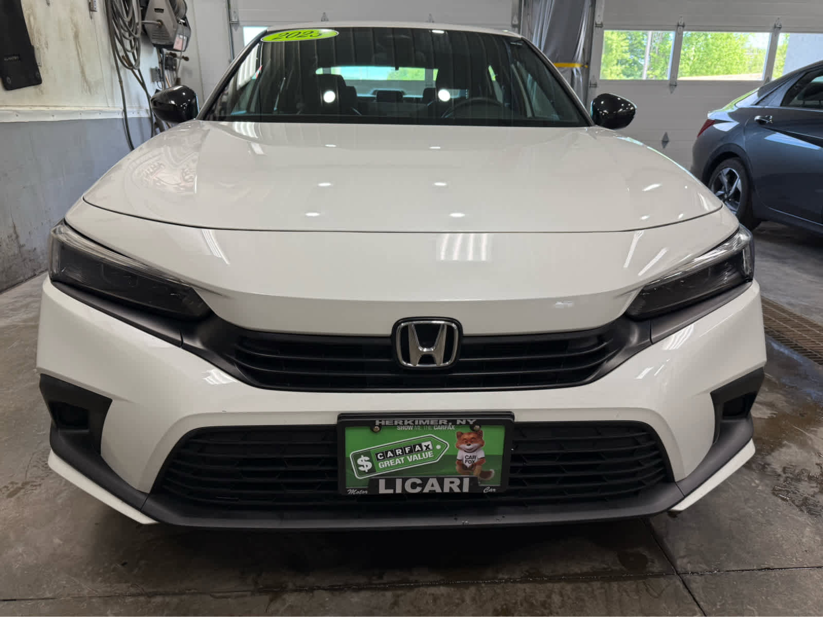 Used 2023 Honda Civic Sport image 2