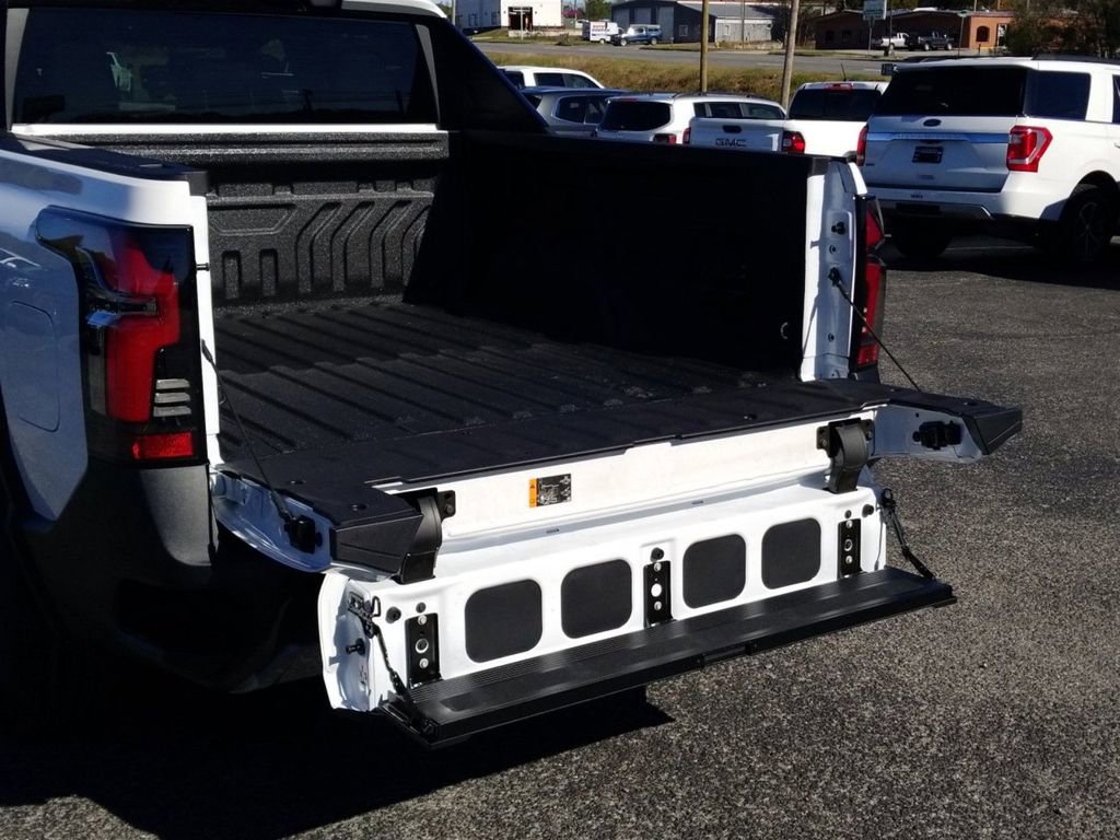 New 2025 Chevrolet Silverado EV LT image 6