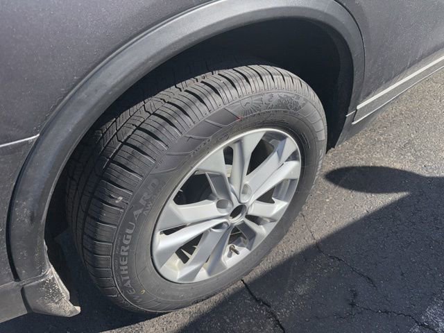 Used 2016 Nissan Rogue SV image 6