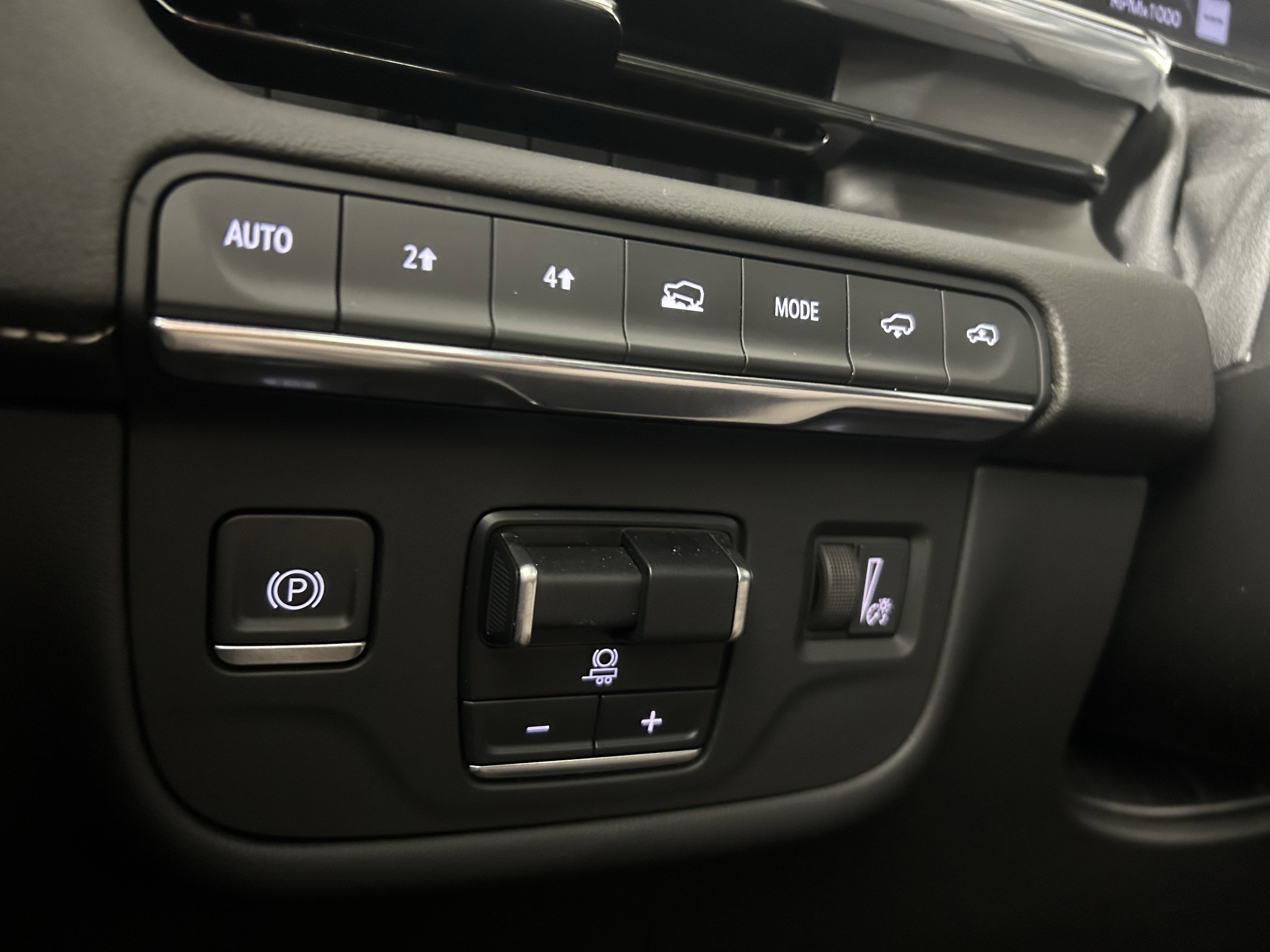 Used 2023 Cadillac Escalade ESV Sport w/ LPO, ONYX Package image 36