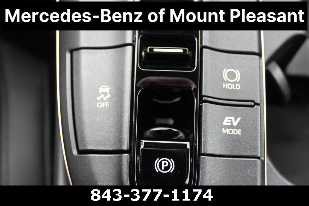 Used 2023 Toyota Crown Limited image 36