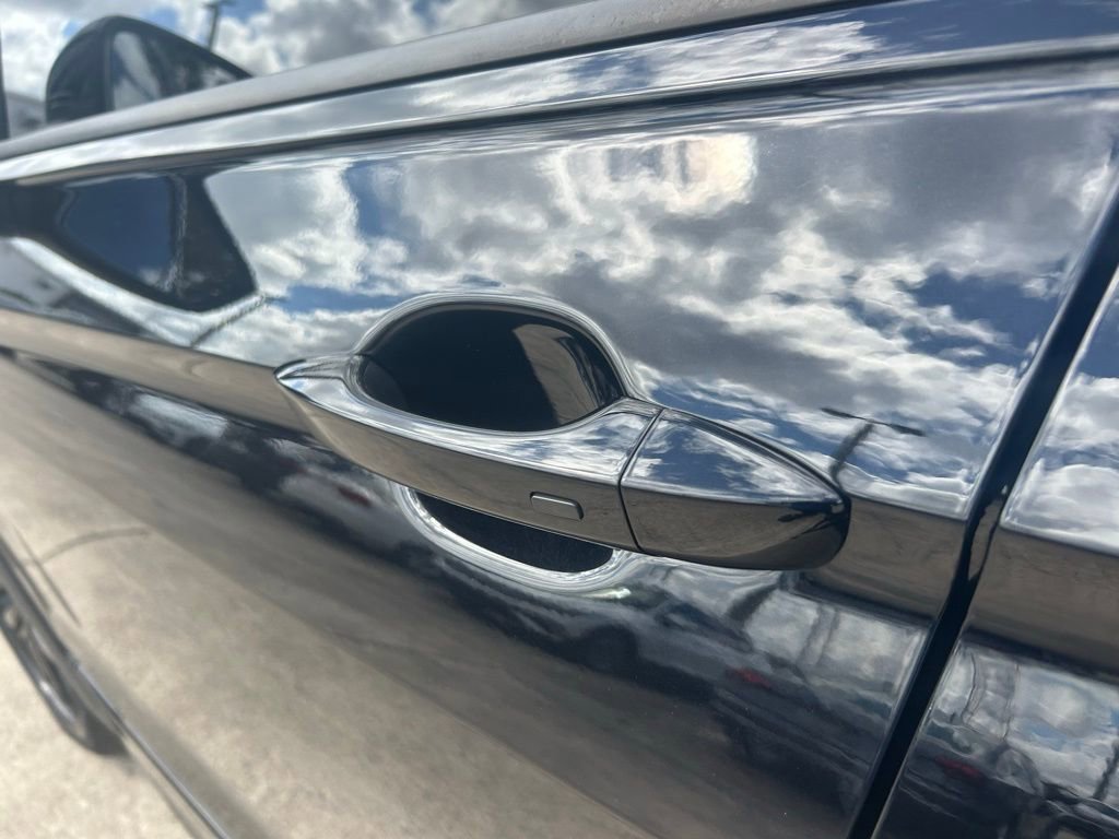 Certified 2022 Volkswagen Tiguan SE R-Line image 28