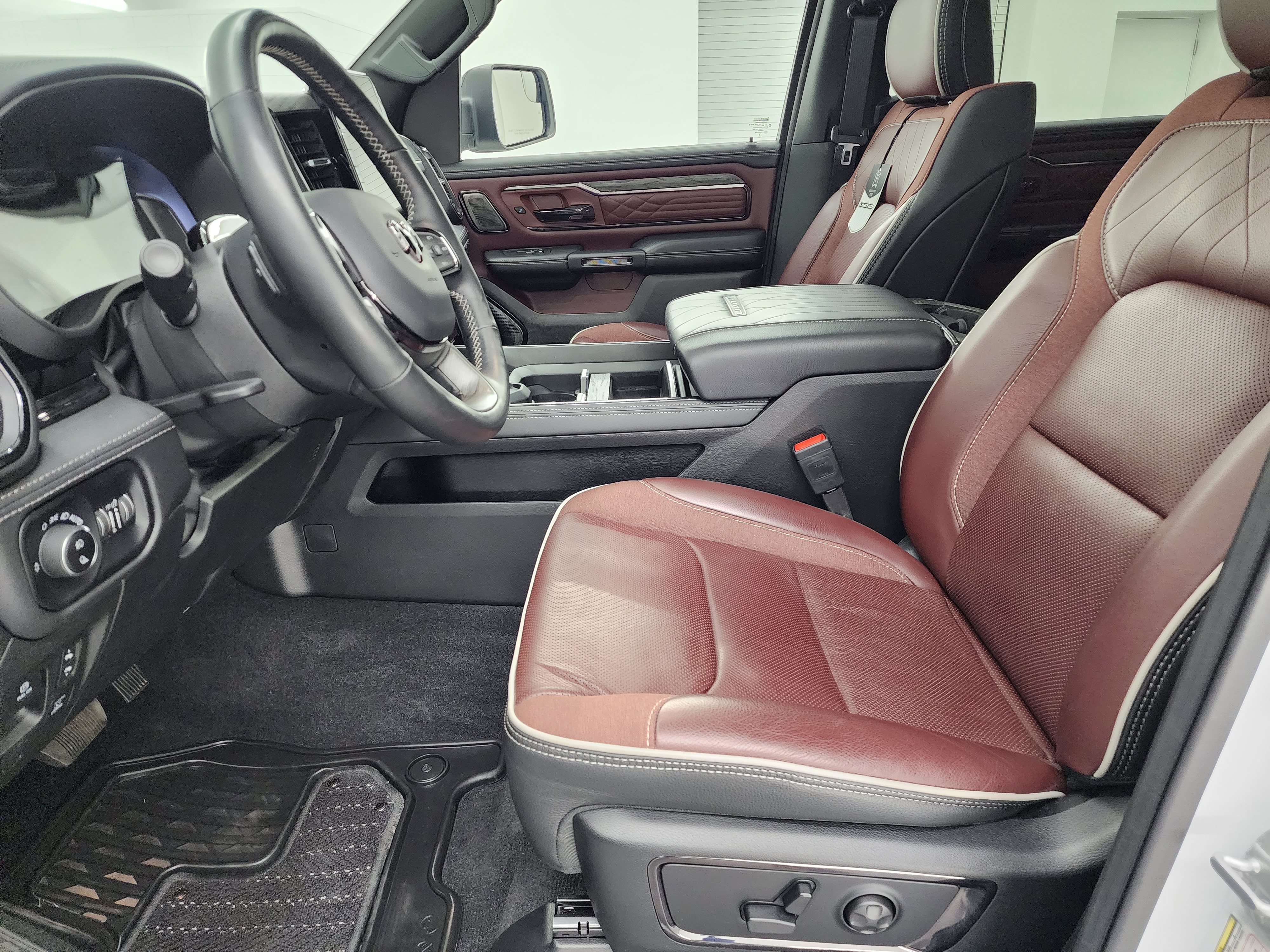 Used 2025 RAM 1500 Limited AWD/4WD image 8