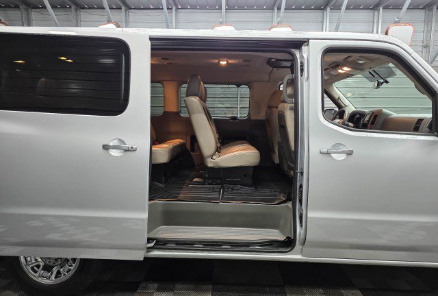 Used 2019 Nissan NV 3500 SL RWD image 12