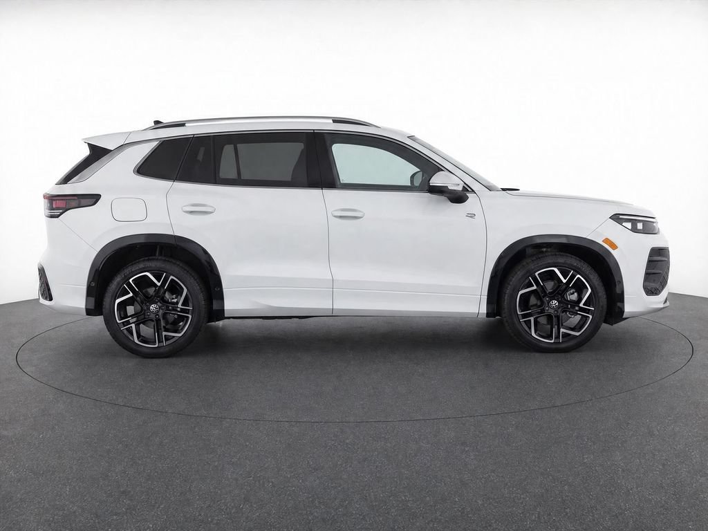 Certified 2025 Volkswagen Tiguan SEL R-Line AWD/4WD image 6