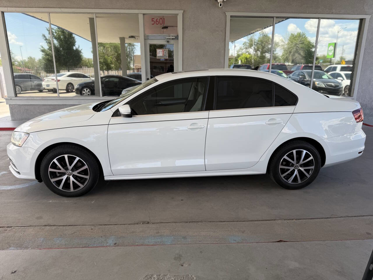 Used 2017 Volkswagen Jetta SE FWD image 5
