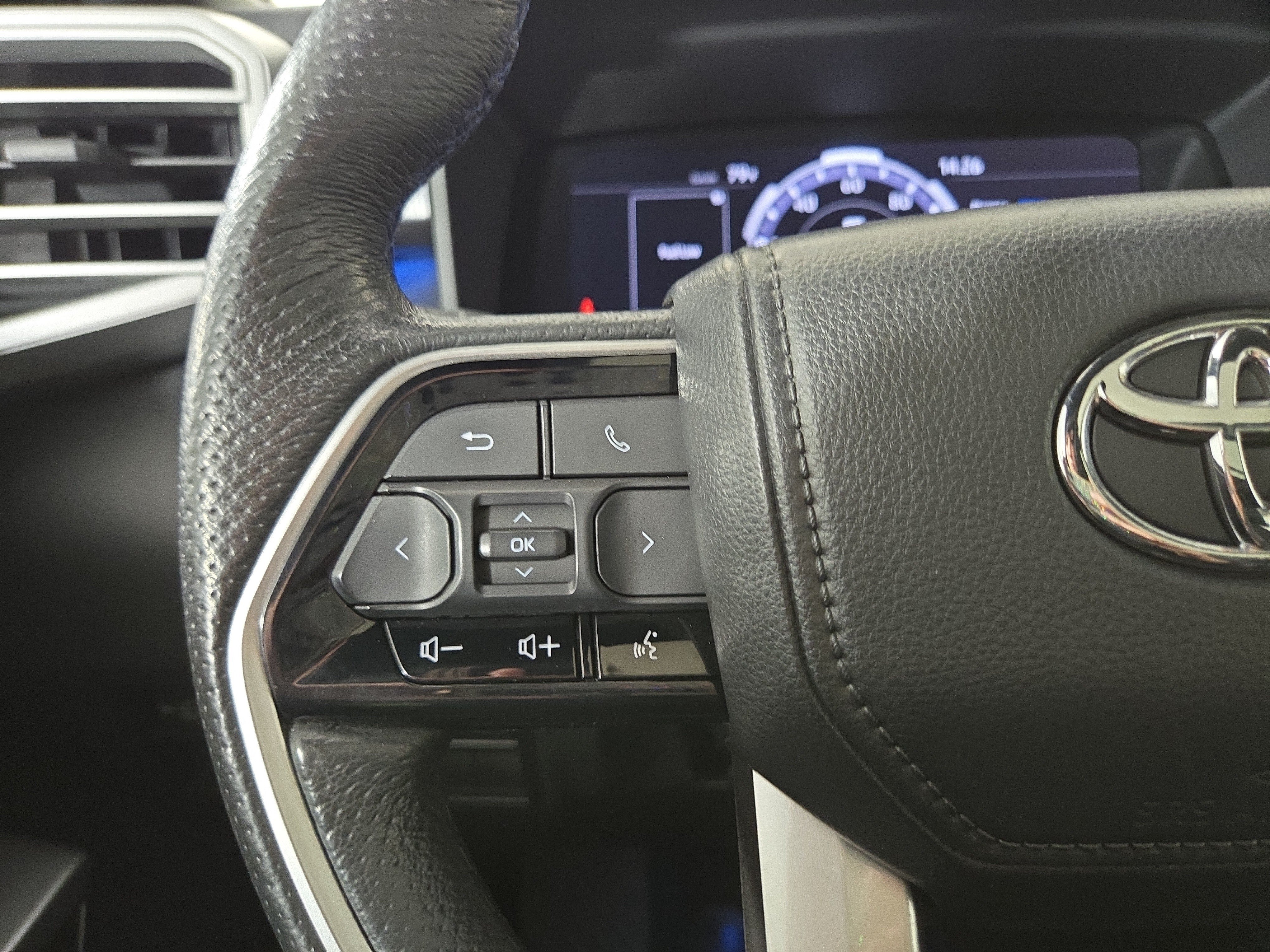 Used 2023 Toyota Sequoia Platinum AWD/4WD image 16