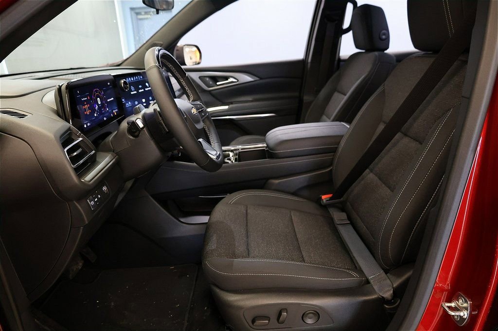 New 2025 Chevrolet Traverse LT w/ Enhanced Driving Package FWD image 40