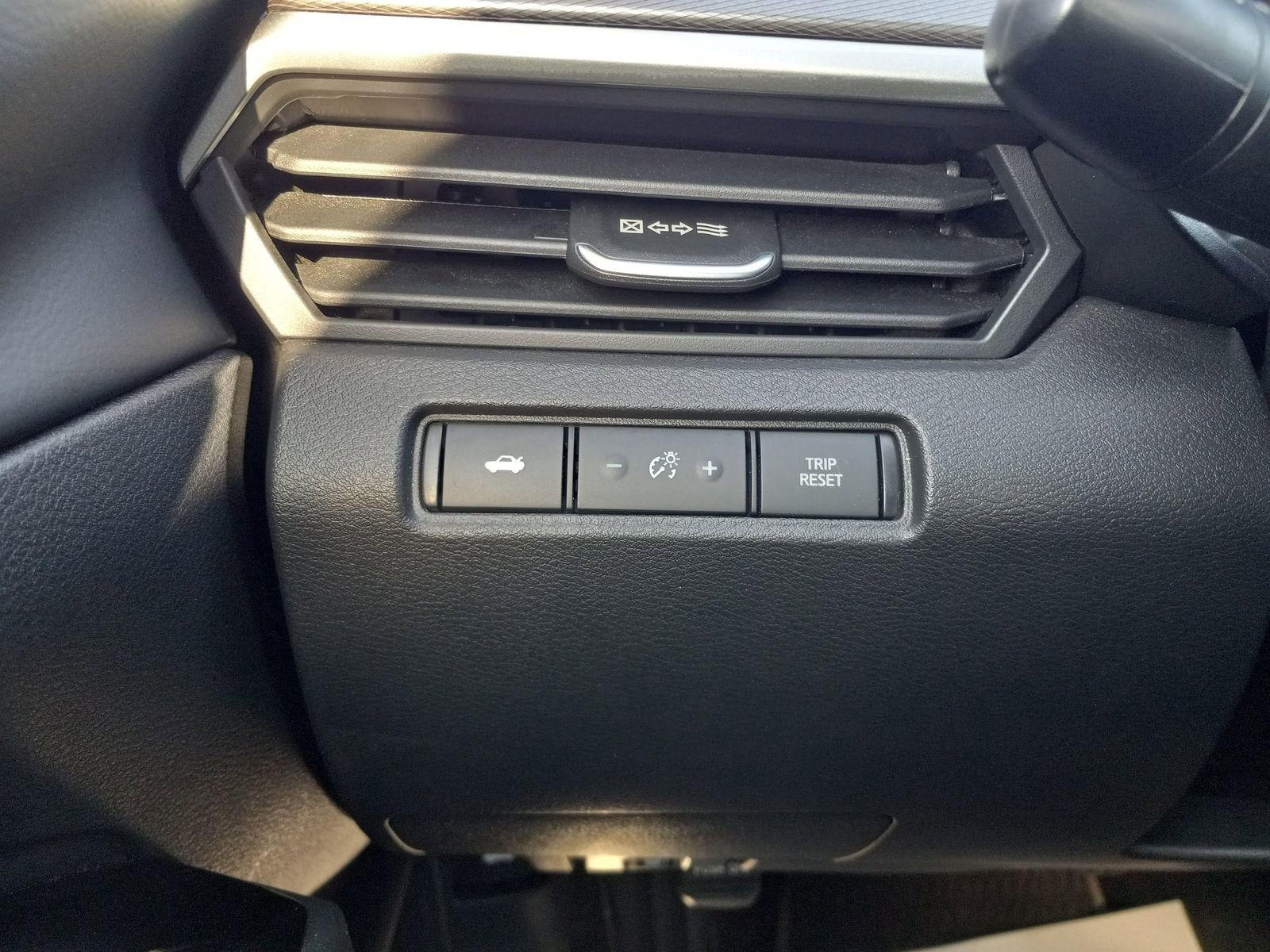 Used 2024 Nissan Altima 2.5 SR FWD image 24