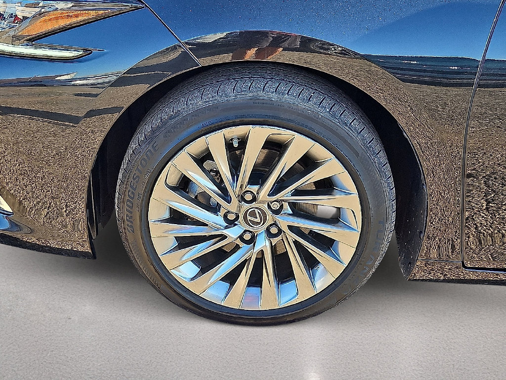 Used 2022 Lexus ES 300h Ultra Luxury w/ Accessory Package 2 FWD image 13