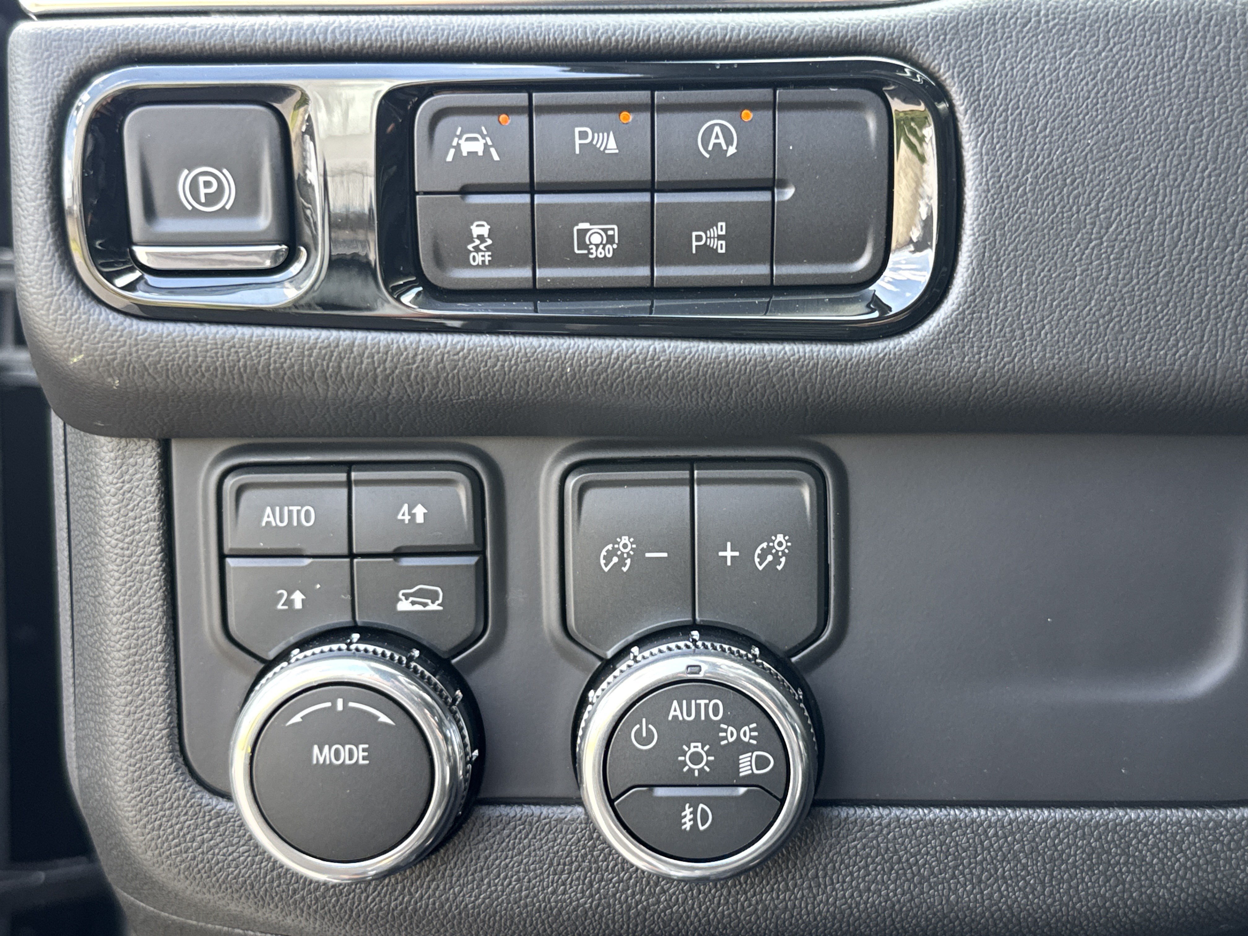 New 2026 GMC Yukon XL Denali w/ Sun & Power Step Package AWD/4WD image 19