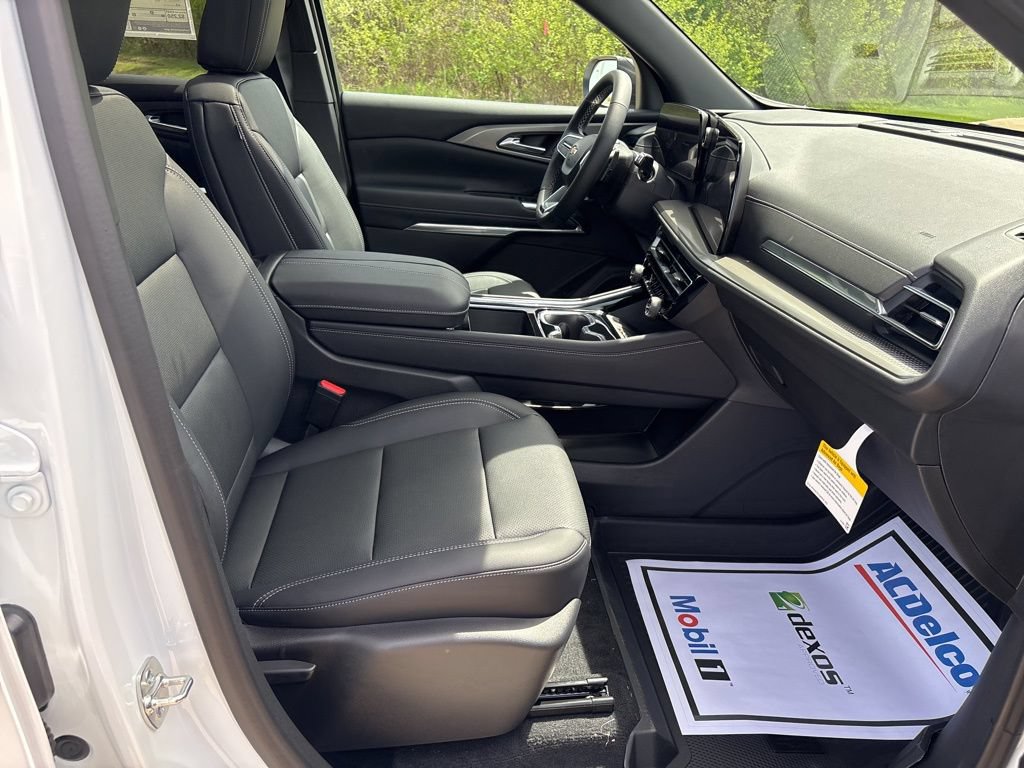 New 2026 Chevrolet Traverse LT w/ Sun and Wheel Package FWD image 38