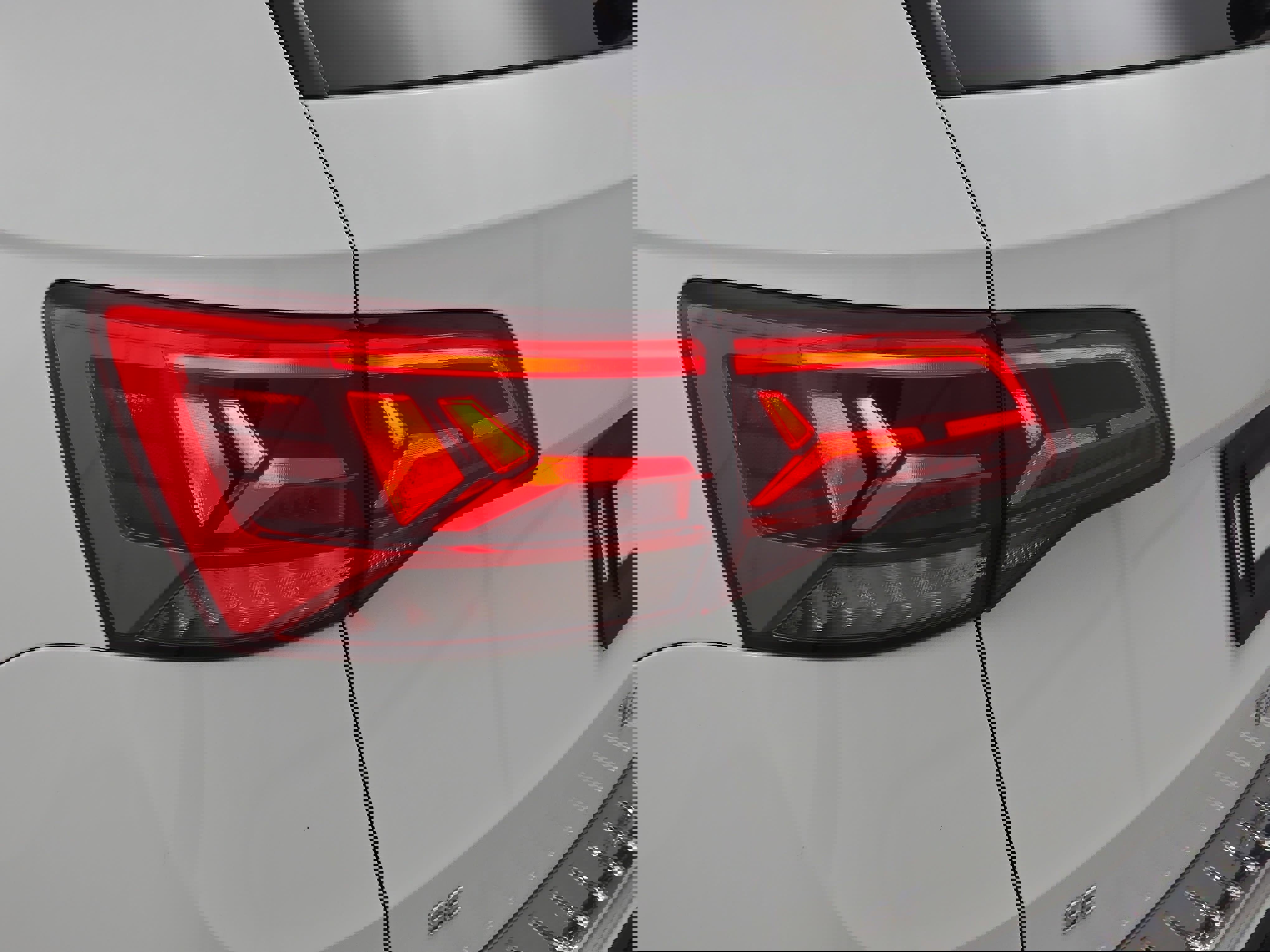 Certified 2022 Volkswagen Taos SE w/ IQ.Drive SE Package image 33