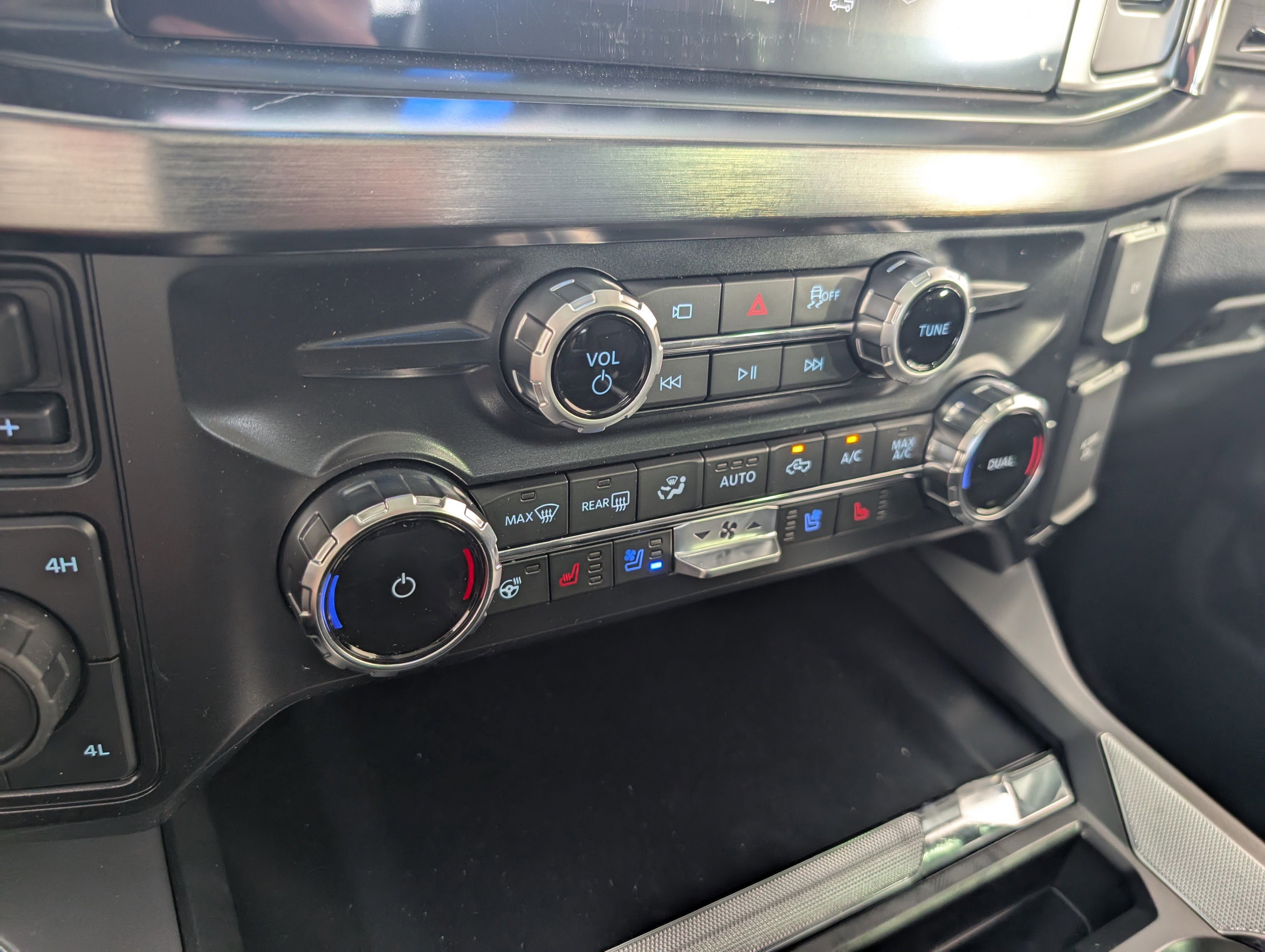 New 2025 Ford F350 Lariat w/ Lariat Ultimate Package image 14