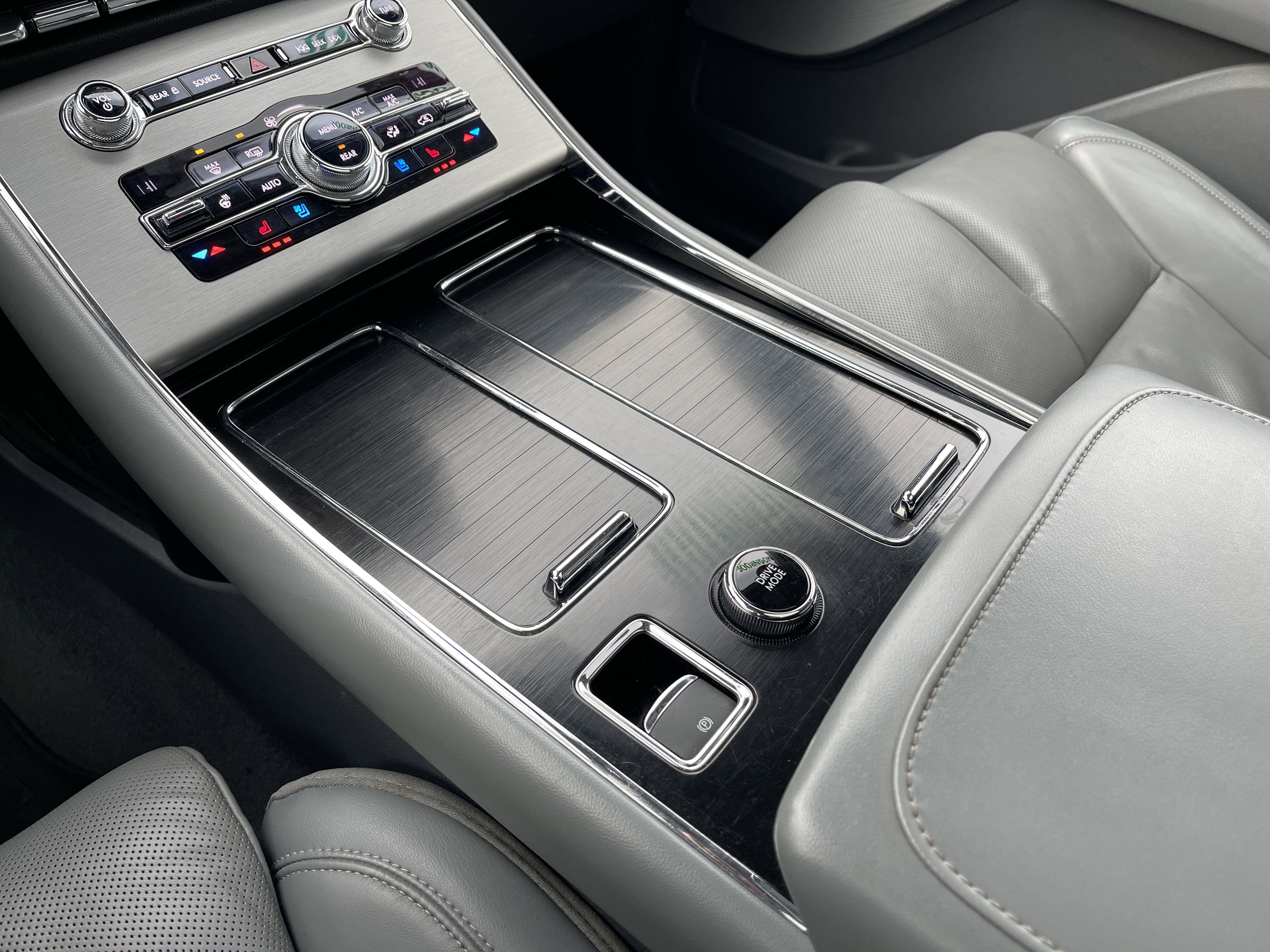 Used 2020 Lincoln Aviator Reserve w/ Equipment Group 202A image 24