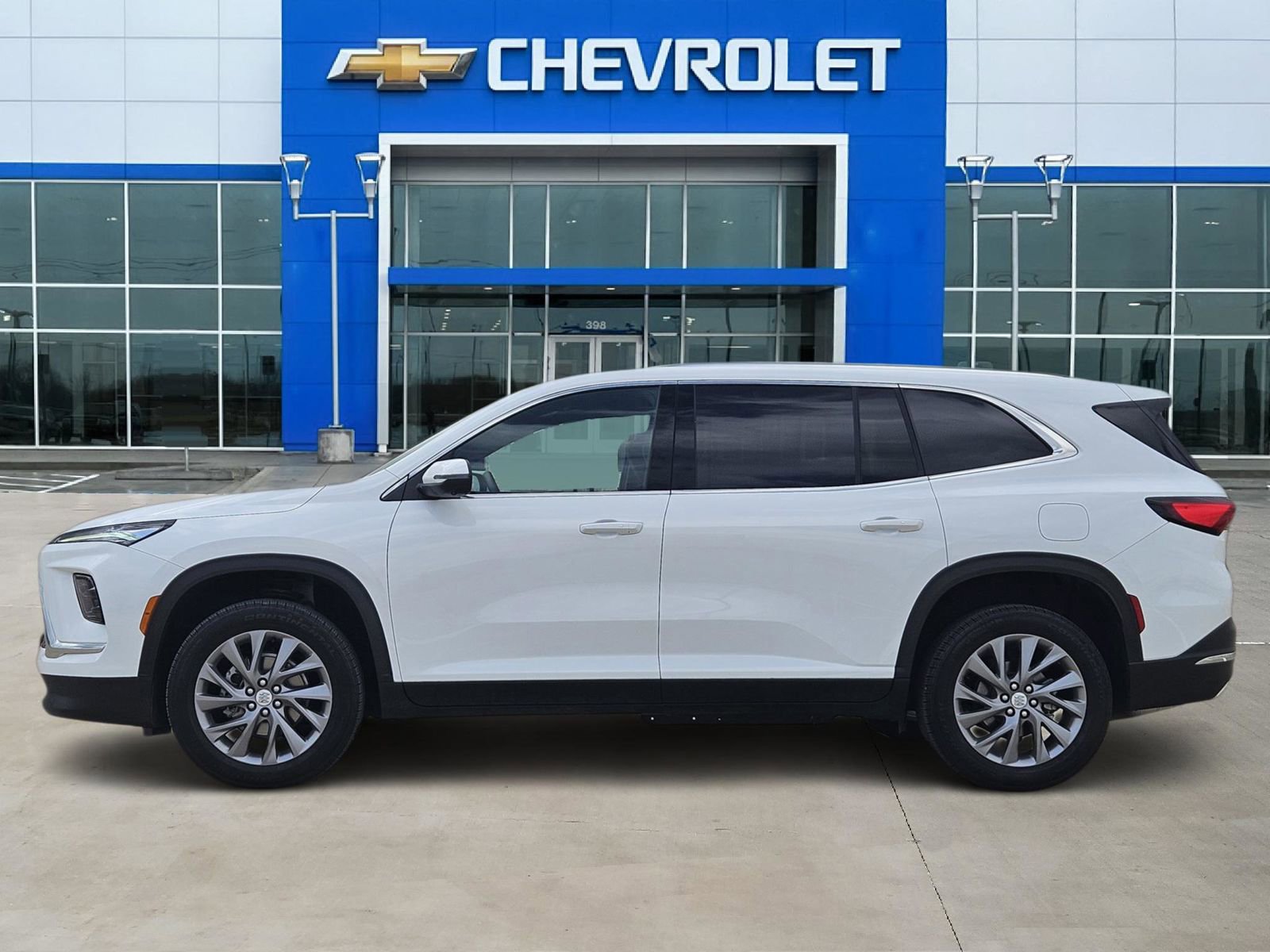 Used 2025 Buick Enclave Preferred image 3