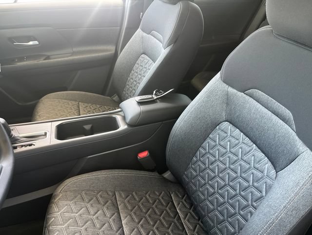 Used 2026 Nissan Kicks SV FWD image 8