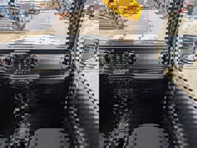 Used 2022 Jeep Gladiator Overland w/ Cold Weather Group image 4