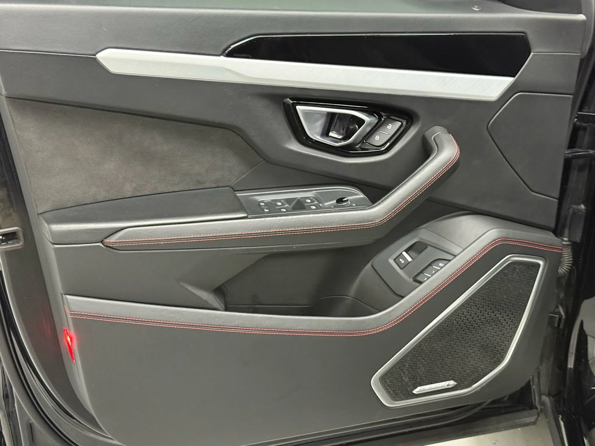 Used 2021 Lamborghini Urus image 23