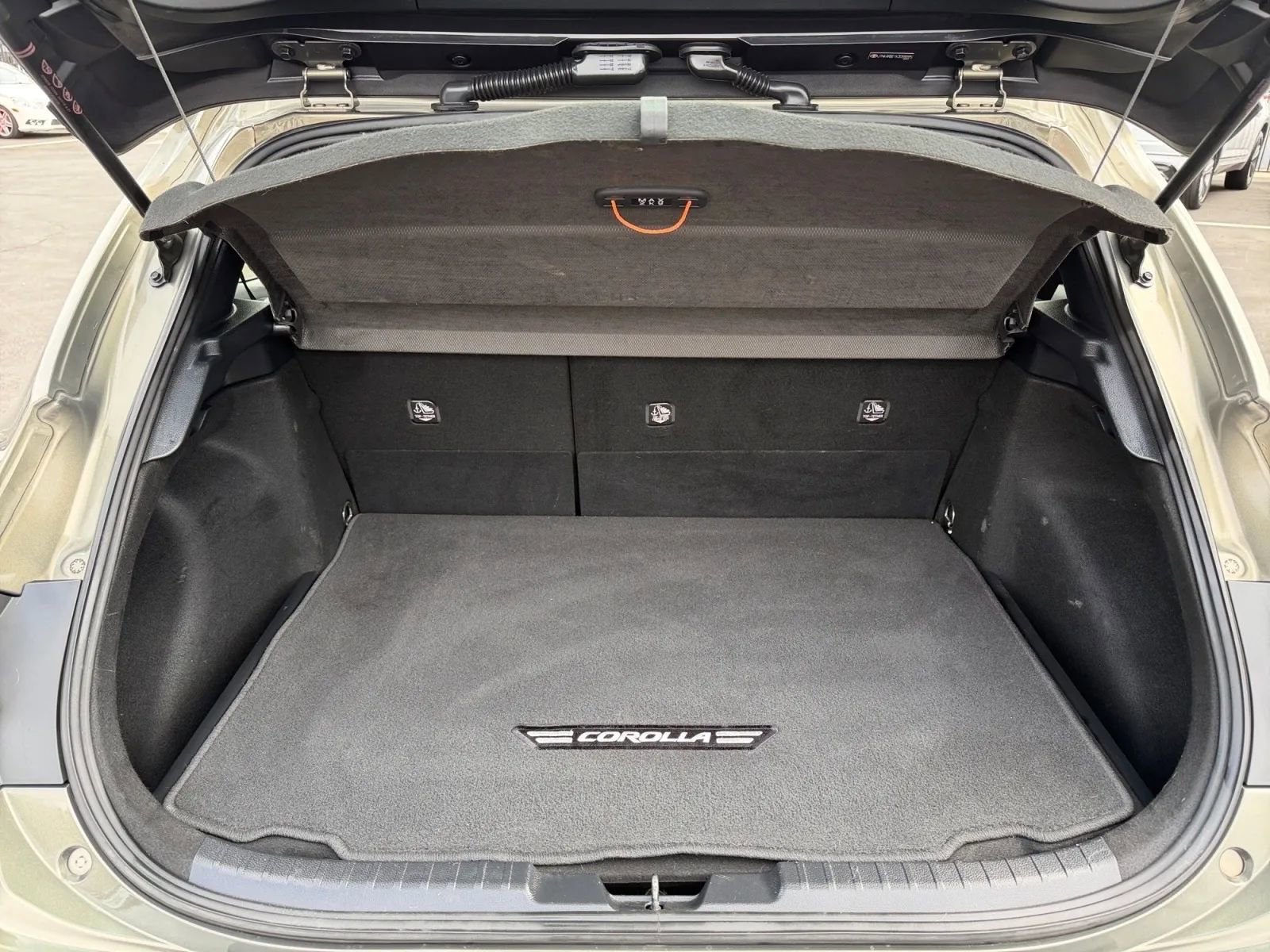 Used 2019 Toyota Corolla SE w/ Carpet Mat Package image 21