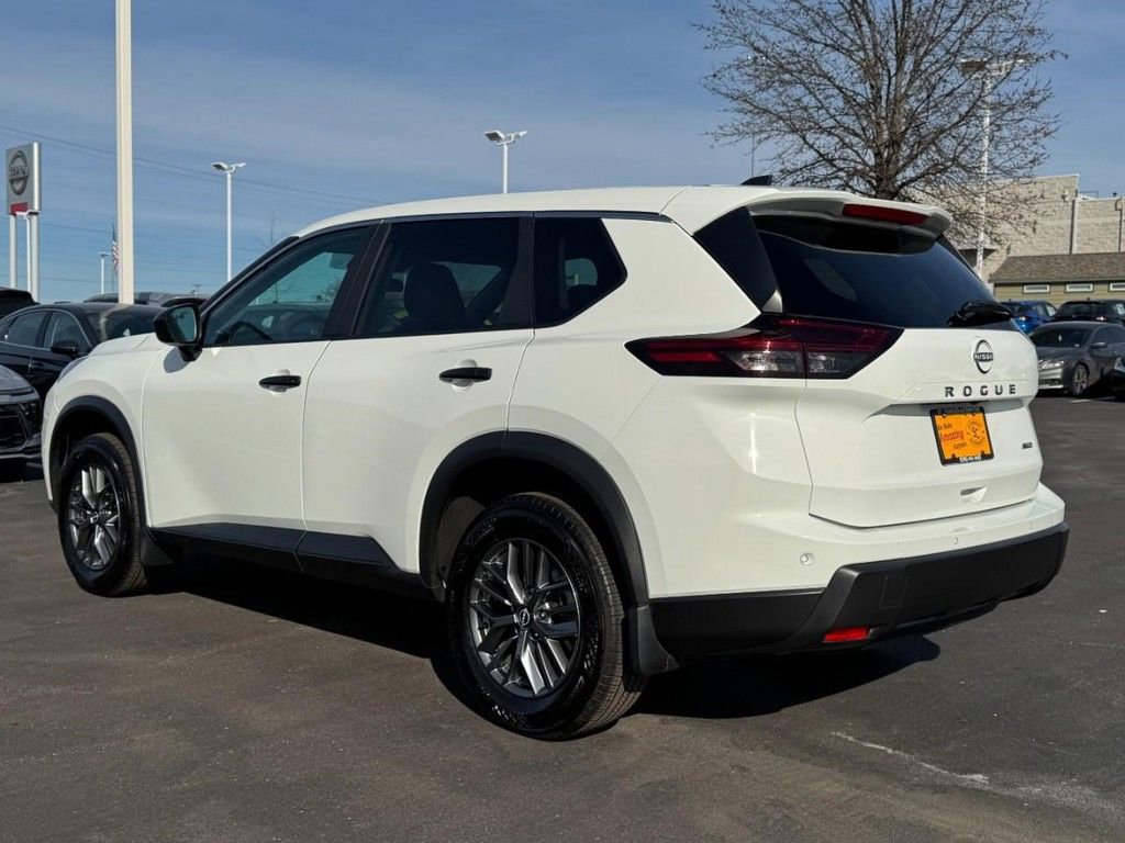 Used 2025 Nissan Rogue S image 5
